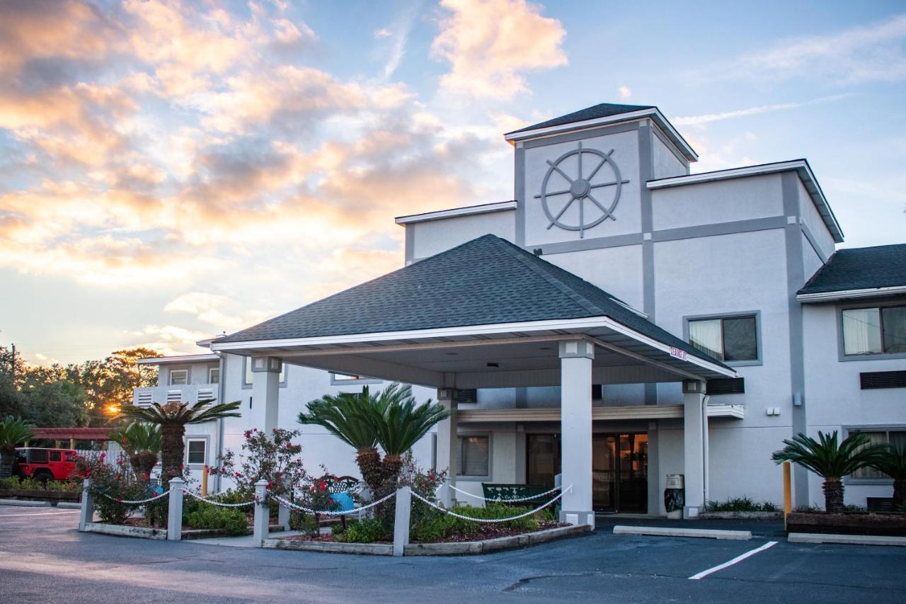 Admiral'S Inn On Tybee Island Exterior photo